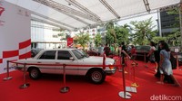 Pengunjung dapat melihat lebih dekat mobil dinas yang digunakan kepala negara dari waktu ke waktu tersebut.