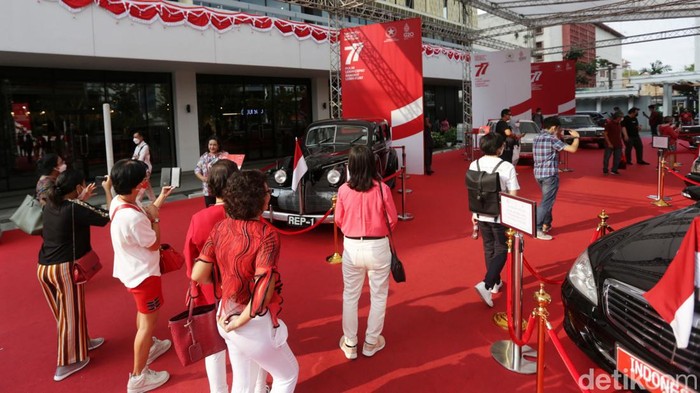 Pemerintah menggelar pameran arsip dan mobil kepresidenan di Sarinah, Jakarta Pusat. Mobil yang dipamerkan merupakan era Presiden Sukarno hingga Presiden Jokowi.