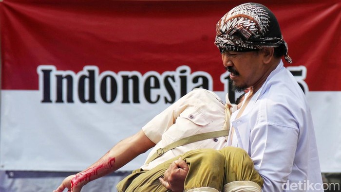 Aksi teatrikal sosio drama digelar di Museum Perumusan Naskah Proklamasi, Jakarta Pusat, Selasa (16/8).