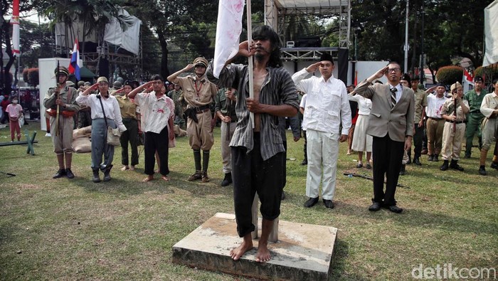 Napak Tilas Perjuangan Perumusan Teks Proklamasi Indonesia Aksi teatrikal sosio drama digelar di Museum Perumusan Naskah Proklamasi, Jakarta Pusat, Selasa (16/8).