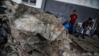 Setidaknya ada sembilan langkah awal yang harus dilalui kulit segar hingga menjadi barang setengah jadi. Pada tahap awal, kulit akan diawetkan dengan garam atau cairan anti bakteri.