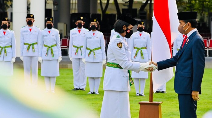 Paskibraka adalah istilah pasukan pengibar bendera. Paskibraka bertugas untuk mengibarkan bendera Merah Putih, terutama saat peringatan HUT RI 17 Agustus.