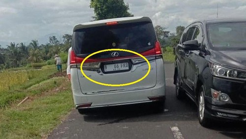Penampakan pelat mobil Toyota Lexus palsu yang sempat jadi sorotan publik dalam kasus penembakan ibu-ibu di Badung