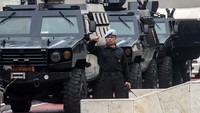 Ribuan personel yang dikerahkan tersebut merupakan aparat gabungan yang terdiri atas polisi, TNI, hingga unsur pemerintah daerah.