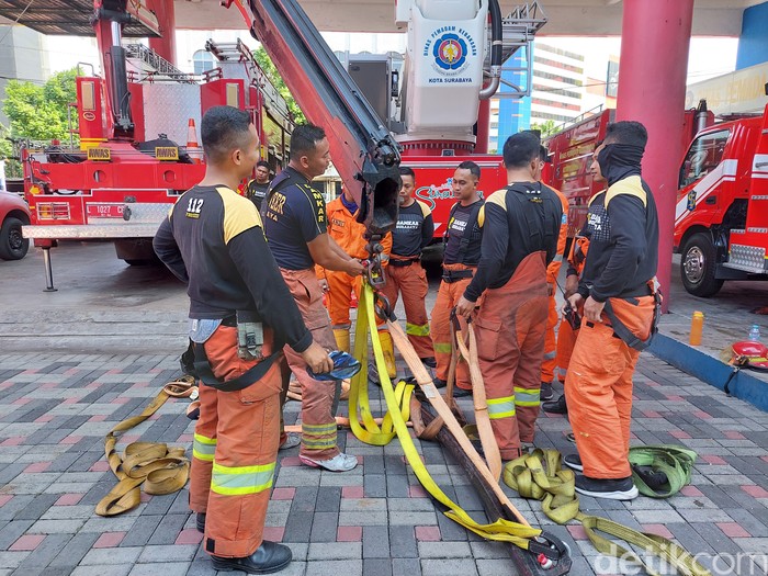 Petugas PMK Kota Surabaya