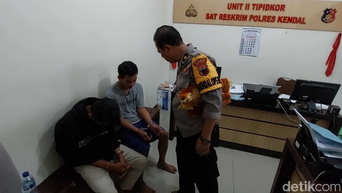 Polisi memeriksa dua tersangka kasus pembacokan di Kendal.