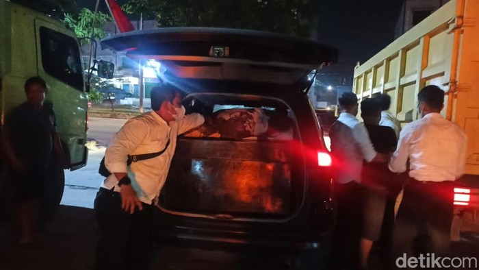 Polisi menangkap penimbun solar subsidi di Pekanbaru.