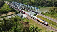 KAI memasang livery khusus peringatan HUT ke-77 RI pada sejumlah rangkaian kereta api seperti KA Bima (Gambir-Surabaya Gubeng), Sembrani (Gambir-Surabaya Pasarturi), Taksaka (Gambir-Yogyakarta), Argo Parahyangan (Jakarta-Bandung), dan Argo Wilis (Bandung-Surabaya Gubeng).