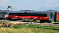 Livery khusus tersebut berlatar warna merah dengan gambar tangan yang memegang Bendera Merah Putih yang berkibar, Garuda Pancasila, siluet kepulauan Nusantara, logo HUT ke-77 RI dengan tema Pulih Lebih Cepat Bangkit Lebih Kuat.