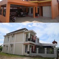 Ia rencananya ingin mengganti lantai rumahnya menjadi vinyl. Namun, keinginan itu ia tunda terlebih dahulu karena lantai rumahnya terbuat dari granit. Zhiee juga membangun rumah berlantai dua untuk kedua orang tuanya tepat di samping rumahnya yang berwarna oranye. Foto: Dok. Youtube Zhiee Leely.