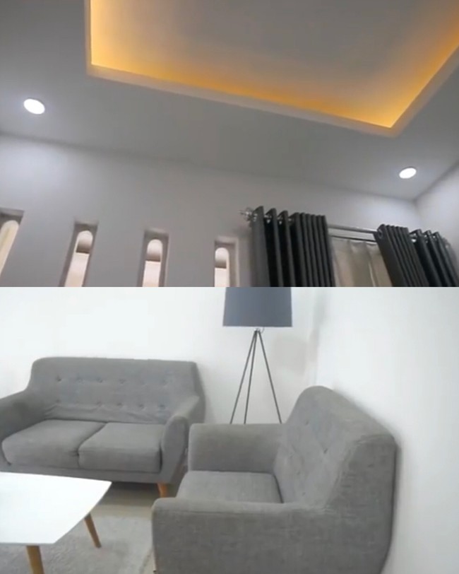 Masuk ke dalam ruang tamu bernuansa putih dan abu-abu. Terdapat tanaman hias jenis Monstera Diliciosa. Sofa ruang tamu berwarna abu-abu gelap. Foto: Dok. Youtube Zhiee Leely.