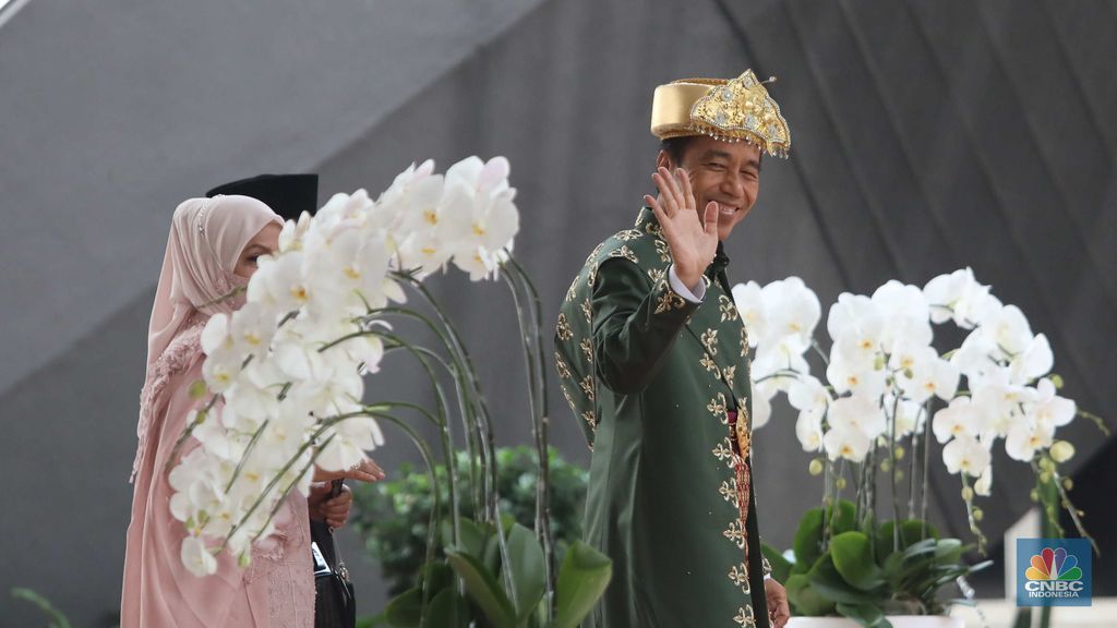 Presiden Joko Widodo Saat Tiba di Gedung DPR/MPR untuk Mengikuti Sidang Tahunan MPR-RI dan Sidang Bersama DPR RI dan DPD RI Tahun 2022. (CNBC Indonesia/ Muhammad Sabki)
