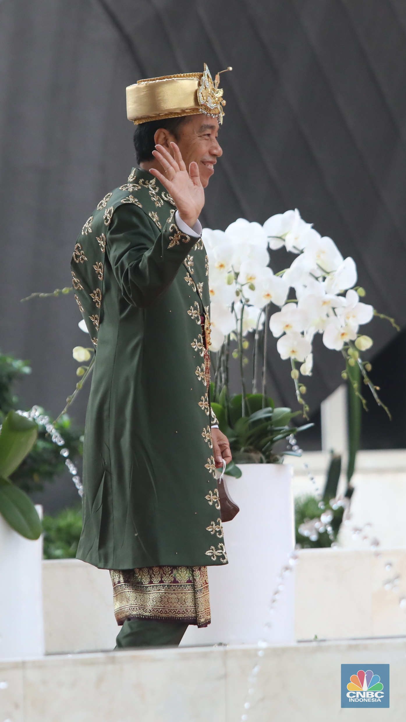 Presiden Joko Widodo Saat Tiba di Gedung DPR/MPR untuk Mengikuti Sidang Tahunan MPR-RI dan Sidang Bersama DPR RI dan DPD RI Tahun 2022. (CNBC Indonesia/ Muhammad Sabki)