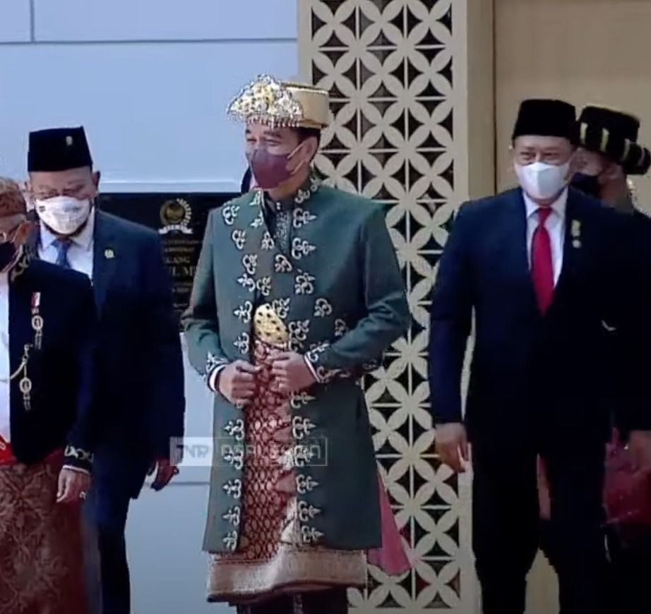 Presiden Jokowi mengenakan pakaian adat Bangka Belitung di Sidang Tahunan MPR