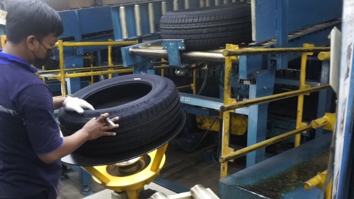 Produksi ban Michelin Indonesia.