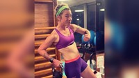 Kate masih sempat meluangkan waktunya untuk bekerja di tengah rekor lari maraton 106 hari berturut-turut. Menurut Kate, kuncinya adalah konsisten. (Foto: Instagram Kate Jayden)