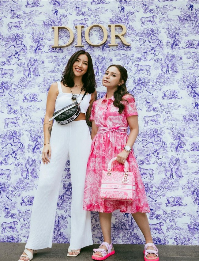 “Gemess bangetttt, anak SMA ya ini?” puji netizen. Foto: Instagram/@itsrossa910 @malvava