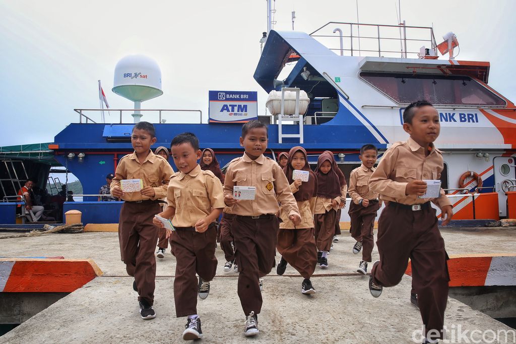 Semangat Anak-anak di Tapal Batas Menabung Untuk Masa Depan