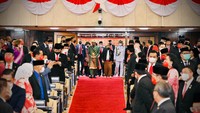 Presiden Joko Widodo (Jokowi) juga hadir langsung di lokasi Sidang Tahunan MPR. Jokowi mengenakan pakaian adat Bangka Belitung. Jokowi hadir bersama Ibu Negara Iriana. (Foto: Laily Rachev - Biro Pers Sekretariat Presiden)