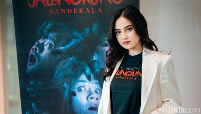 Bibir Merah Merona Syifa Hadju