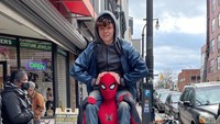 Lewat Instagram, dia kerap membagikan momen keseharian dan keseruannya di lokasi syuting. (Foto: dok. Instagram @tomholland2013) 