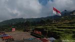 Pengibaran Bendera Merah Putih Raksasa di Bukit Klangon Merapi