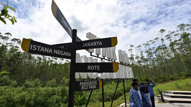 Attendees stand by a lookout point where a flag-raising ceremony was held at ground zero of Indonesia's future capital in Sepaku, Penajam Paser Utara, East Kalimantan on August 17, 2022, on the country's 77th Independence Day. (Photo by ADEK BERRY / AFP) (Photo by ADEK BERRY/AFP via Getty Images)