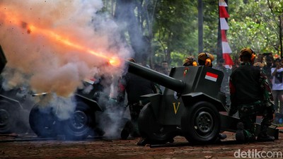 17 Dentuman Meriam Tandai Detik-detik Proklamasi RI