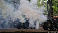 Usai dentuman meriam, pembacaan Naskah Proklamasi dibacakan oleh Ketua DPD RI.
