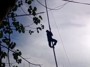 Viral Satpam Panjat Tiang Bendera saat Upacara HUT RI di Lombok