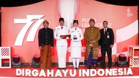 Memperingati HUT ke-77 Kemerdekaan RI, Bank Mandiri memberikan apresiasi berupa koin emas murni 24 karat seberat 5 gram, tabungan kepada seluruh siswa-siswi terbaik yang terpilih menjadi Paskibraka nasional 2022 serta kartu e-money edisi khusus Paskibraka kepada pelatih.