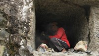 Pekerja setempat mengaku biaya pembuatan liang pada kuburan batu tersebut berkisar Rp90 juta-Rp190 juta per liang. Perbedaan harga tersebut juga bergantung pada ukuran volume kuburan yang akan dibuat.