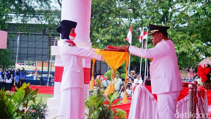 Bupati Bone Andi Fashar Padjalangi.