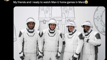 Fans MU siap nonton klub, bahkan jika itu pertandingan tersebut dilakukan di Mars pun mereka rela. Foto: Twitter