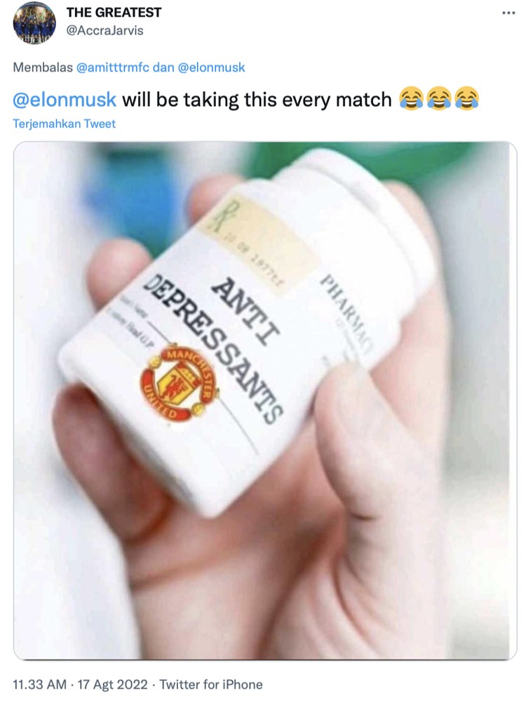 Elon Musk beli MU Di akun Twitter miliknya, Elon Musk bikin heboh dengan berkicau membeli klub sepakbola Manchester United. Namun tak lama berselang, ia mengklarifikasinya bahwa itu sebuah kelakar saja.