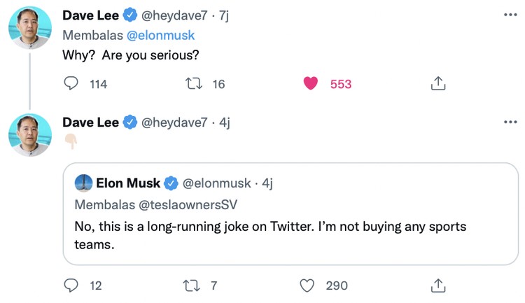 Elon Musk beli MU Di akun Twitter miliknya, Elon Musk bikin heboh dengan berkicau membeli klub sepakbola Manchester United. Namun tak lama berselang, ia mengklarifikasinya bahwa itu sebuah kelakar saja.