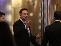 Ribut dengan CEO Sebuah Maskapai, Elon Musk Mau Beli Perusahaannya