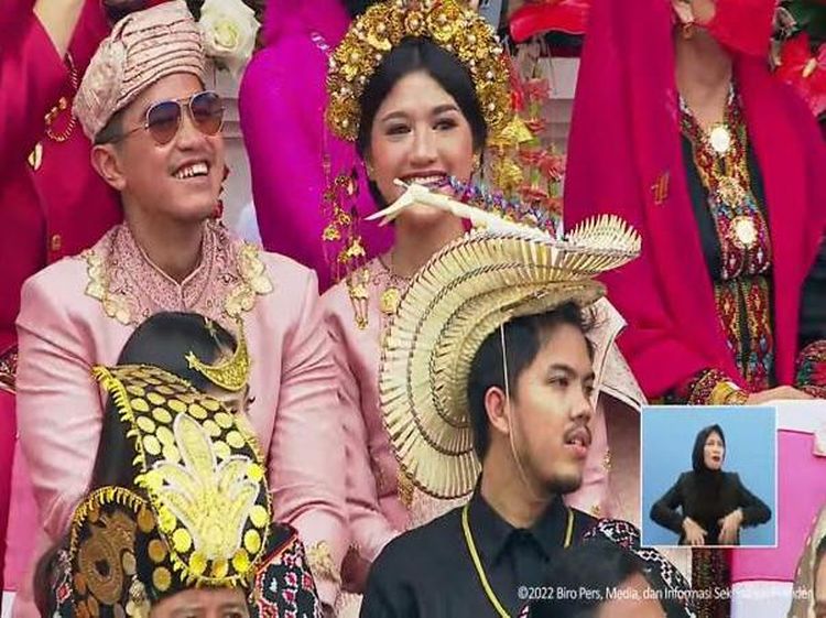 Potret Erina Gudono Temani Kaesang Ikut Upacara HUT RI, Makeup dari Malam