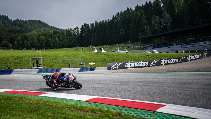 SPIELBERG, AUSTRIA - AUGUST 14: Fabio Quartararo of France and Monster Energy Yamaha MotoGP rides during qualifying session of the MotoGP Bitci Motorrad Grand Prix at Red Bull Ring on August 14, 2021 in Spielberg, Austria. (Photo by Steve Wobser/Getty Images)