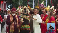 Awalnya Menhan Prabowo Subianto yang turun ke dekat Farel. Baru kemudian Menkeu Sri Mulyani, Menlu Retno LP Marsudi, dan Menteri Ketenagakerjaan Ida Fauziyah bergoyang sambil berjalan menuju ke arah Farel.