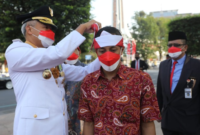Gubernur Jawa Tengah Ganjar Pranowo menjadi inspektur upacara peringatan HUT Kemerdekaan RI ke-77 di Lapangan Pancasila Simpang Lima, Kota Semarang.