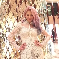 “Saya senang banget. Mau bertemu lagi. Terima kasih!” tulis Hyoyeon SNSD sebagai caption fotonya. Kini penggemar bernostalgia dengan penampilannya dan menyebut sang idol KPop cocok ikut upacara 17 Agustus di Istana Negara. Foto: dok. Instagram @hyoyeon_x_x