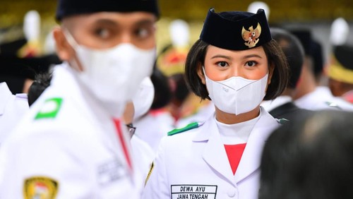 I Dewa Ayu, siswa SMA Negeri 2 Kudus Jateng yang menjadi pembawa bendera Merah Putih dalam Upacara HUT ke-77 RI di Istana Negara.