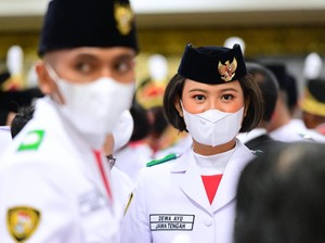 Peringatan Proklamasi RI, I Dewa Ayu Jadi Pembawa Bendera di Istana