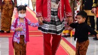 Kedua cucu Jokowi tersebut yaitu, Sedah Mirah dan Panembahan Al Nahyan. Keduanya merupakan putra dan putri dari Kahiyang Ayu dan Bobby Nasution.