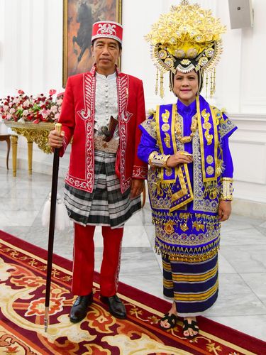 Jokowi dan Iriana Saat Upacara HUT ke-77 RI Memakai Baju Adat Buton