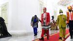 Potret Jokowi Pakai Baju Adat Dolomani Buton di Upacara HUT ke-77 RI