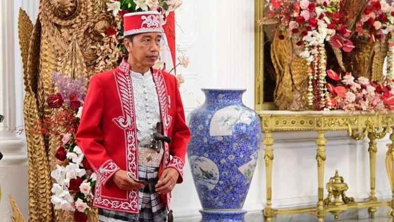 Jokowi Kenakan Baju Adat Dolomani dari Buton di Upacara HUT ke-77 RI (Foto: Muchlis Jr - Biro Pers Sekretariat Presiden) Jokowi Kenakan Baju Adat Dolomani dari Buton di Upacara HUT ke-77 RI (Foto: Muchlis Jr - Biro Pers Sekretariat Presiden)