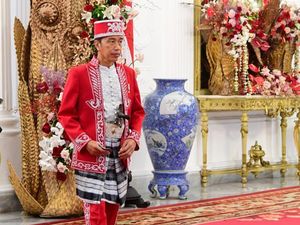 Pesan Penting Jokowi di Balik Pakai Baju Adat Saat HUT RI