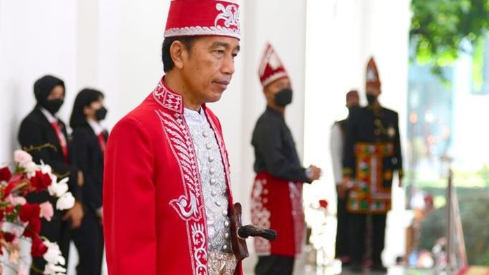 Potret Jokowi Pakai Baju Adat Dolomani Buton Di Upacara Hut Ke 77 Ri